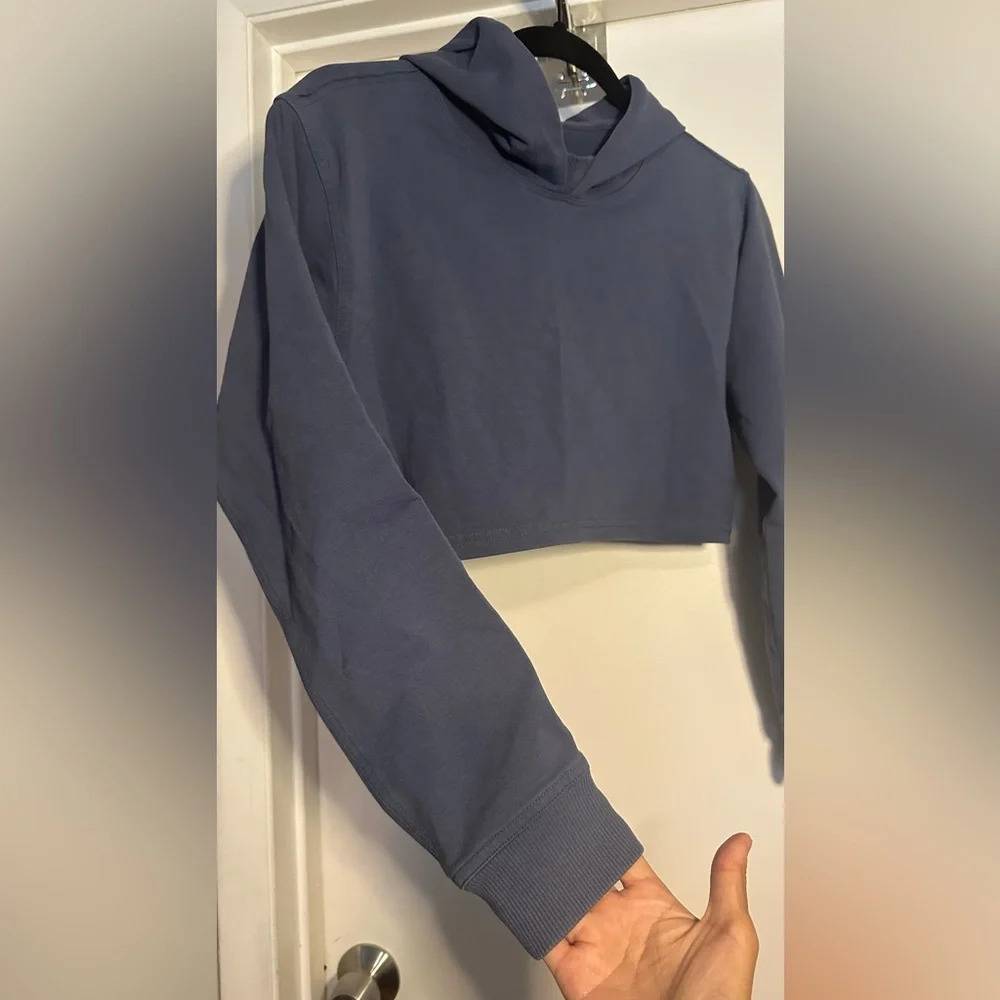Lululemon Cropped Hoodie Size Small (4 or 6) - Picture 3 of 5
